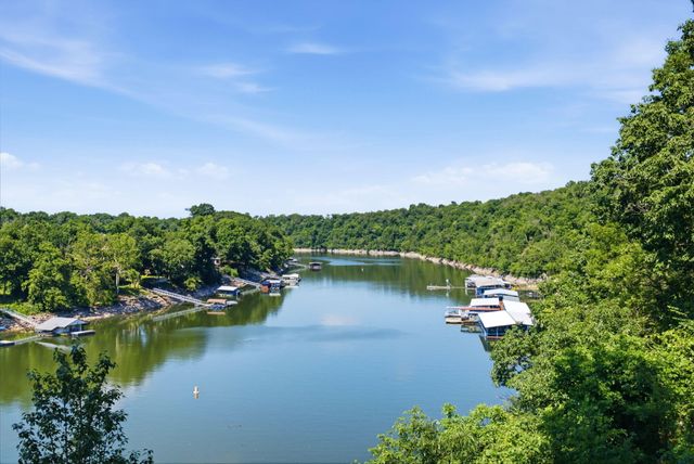 200 Lakeview Point Road, Harrodsburg, KY 40330