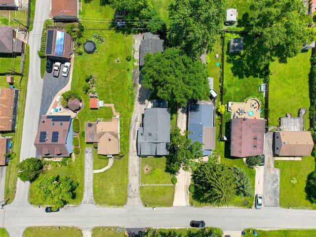 16W583 2ND Court, Bensenville, IL 60106