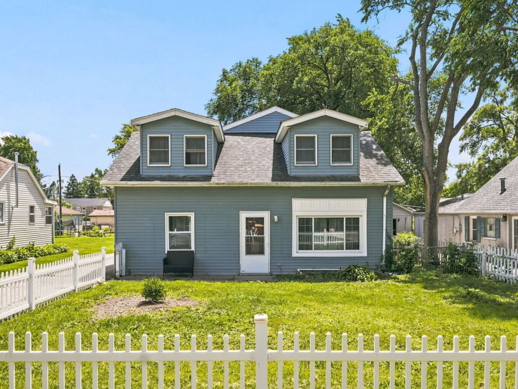 16W583 2ND Court, Bensenville, IL 60106