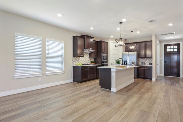2013 Woodland Pine Court, The Woodlands, TX 77384