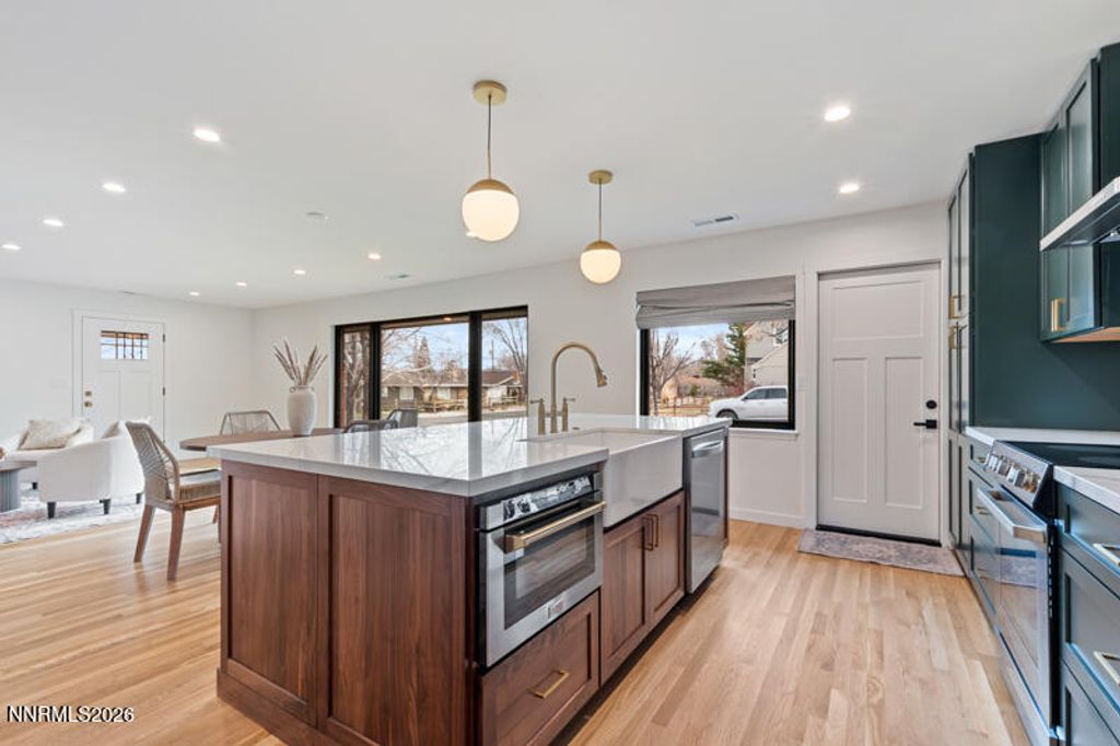 Image 12 of property listing at 1295 Mark Twain Avenue, Reno, NV 89509