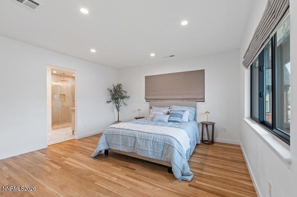 Image 14 of property listing at 1295 Mark Twain Avenue, Reno, NV 89509