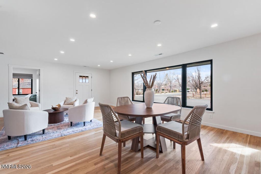 Image 7 of property listing at 1295 Mark Twain Avenue, Reno, NV 89509