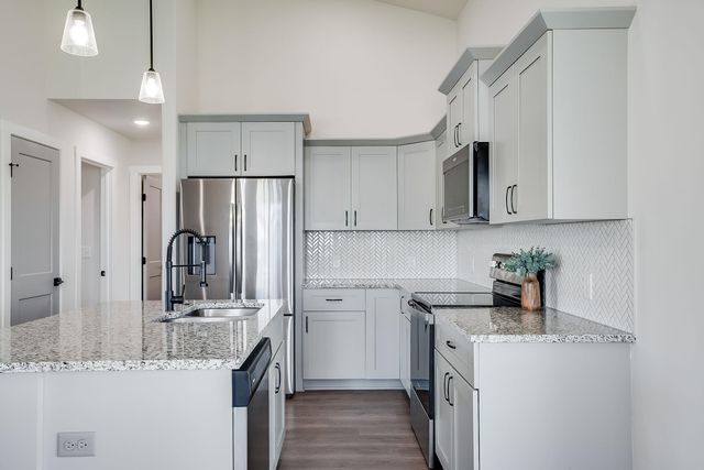 145 E Poplar Cir, Goddard, KS 67052