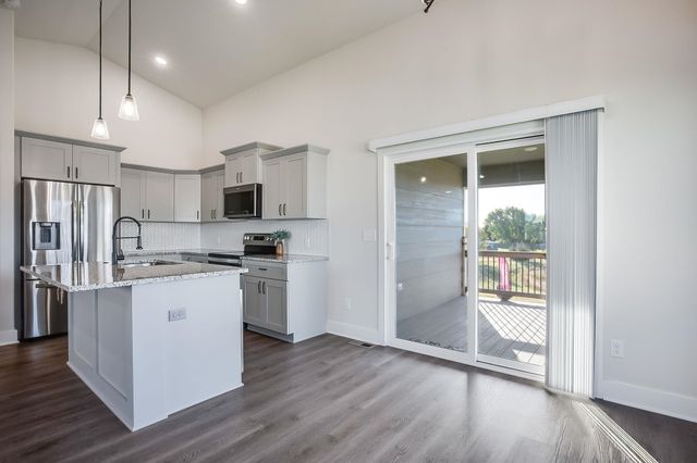 145 E Poplar Cir, Goddard, KS 67052