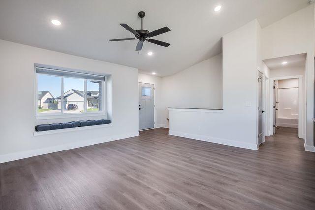 145 E Poplar Cir, Goddard, KS 67052