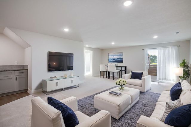 145 E Poplar Cir, Goddard, KS 67052