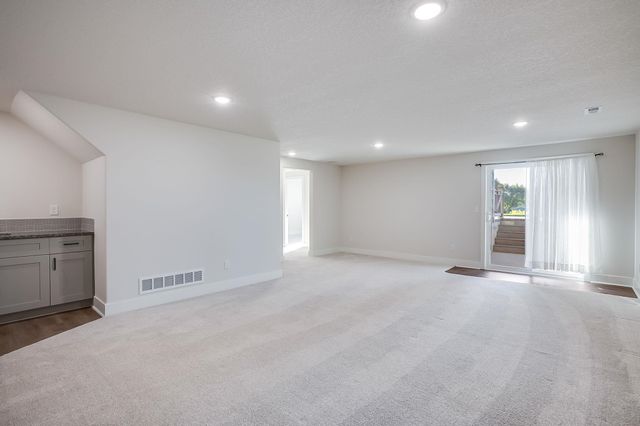 145 E Poplar Cir, Goddard, KS 67052