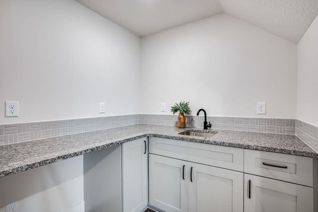 145 E Poplar Cir, Goddard, KS 67052