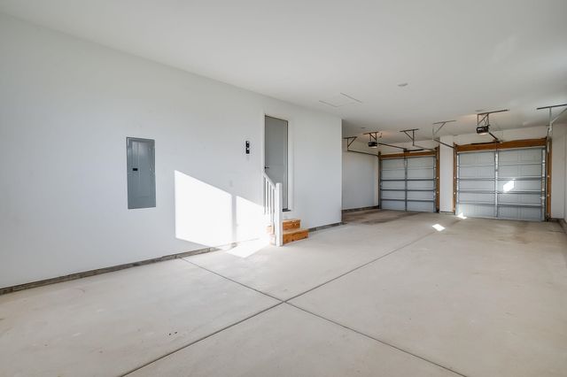 145 E Poplar Cir, Goddard, KS 67052