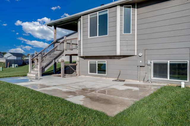 145 E Poplar Cir, Goddard, KS 67052