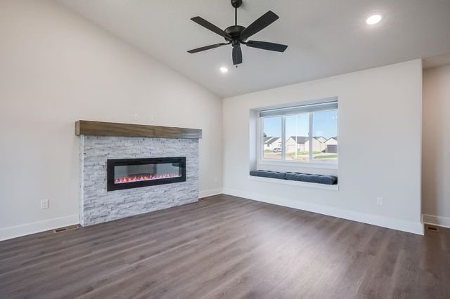 145 E Poplar Cir, Goddard, KS 67052