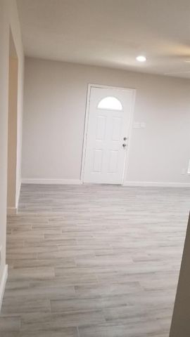 320 Bert Street, Angleton, TX 77515