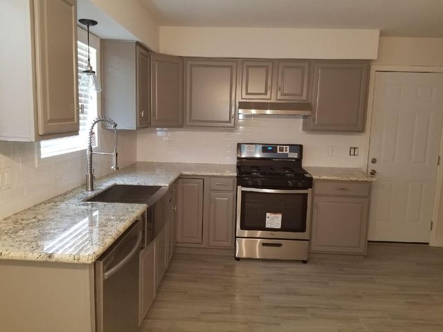 320 Bert Street, Angleton, TX 77515