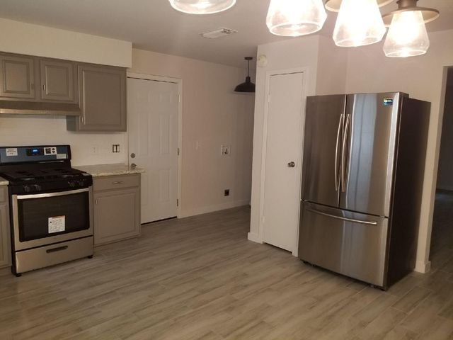 320 Bert Street, Angleton, TX 77515