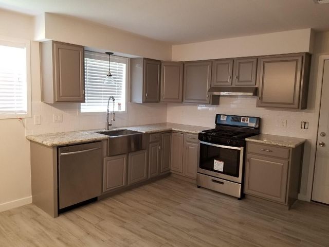 320 Bert Street, Angleton, TX 77515