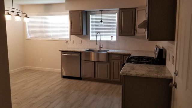 320 Bert Street, Angleton, TX 77515