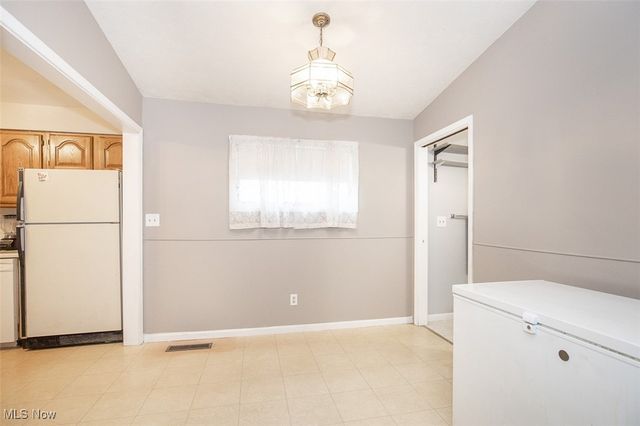 242 Monroe Avenue, Cuyahoga Falls, OH 44221