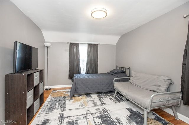 242 Monroe Avenue, Cuyahoga Falls, OH 44221