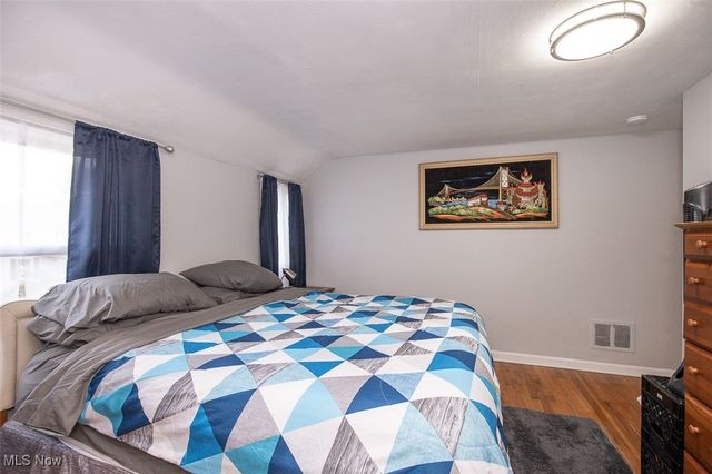 242 Monroe Avenue, Cuyahoga Falls, OH 44221