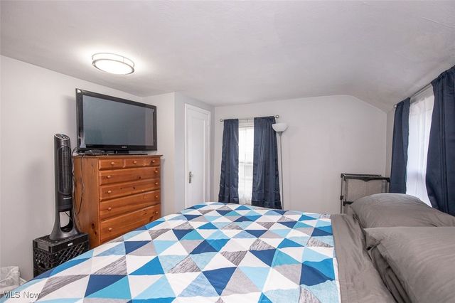 242 Monroe Avenue, Cuyahoga Falls, OH 44221