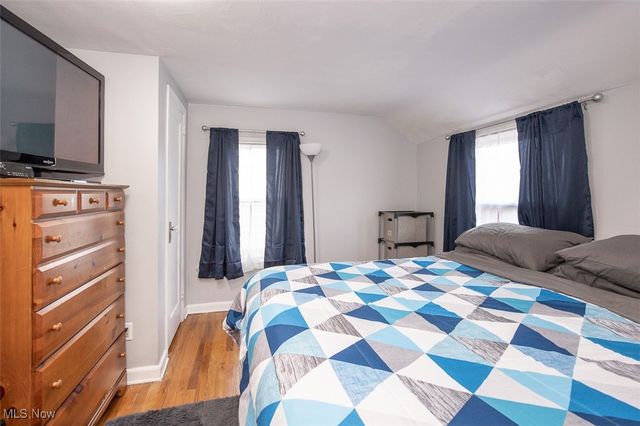 242 Monroe Avenue, Cuyahoga Falls, OH 44221