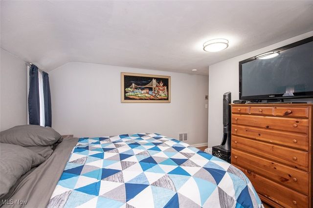 242 Monroe Avenue, Cuyahoga Falls, OH 44221