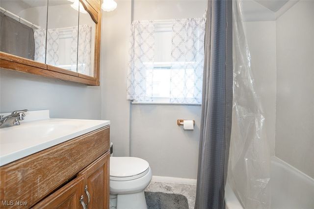 242 Monroe Avenue, Cuyahoga Falls, OH 44221