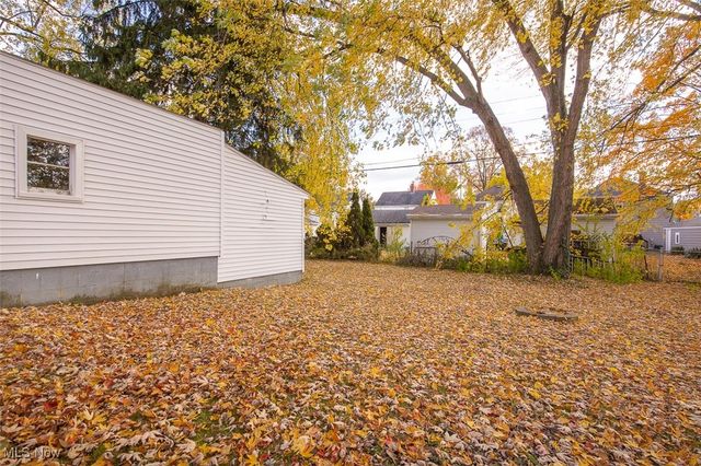 242 Monroe Avenue, Cuyahoga Falls, OH 44221