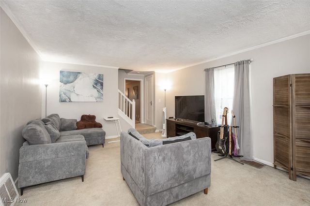 242 Monroe Avenue, Cuyahoga Falls, OH 44221