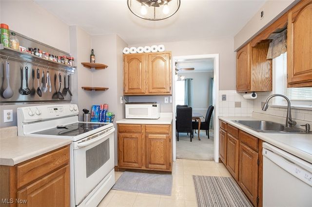 242 Monroe Avenue, Cuyahoga Falls, OH 44221