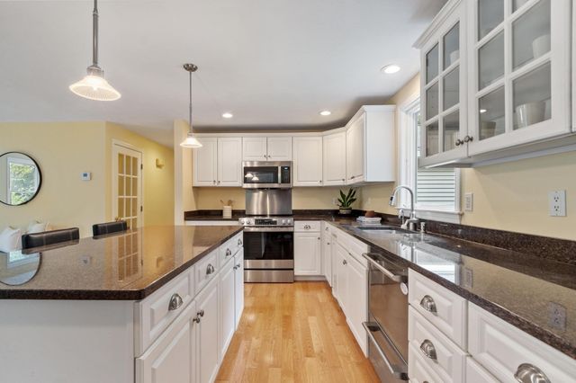 160 Groton Rd, Westford, MA 01886