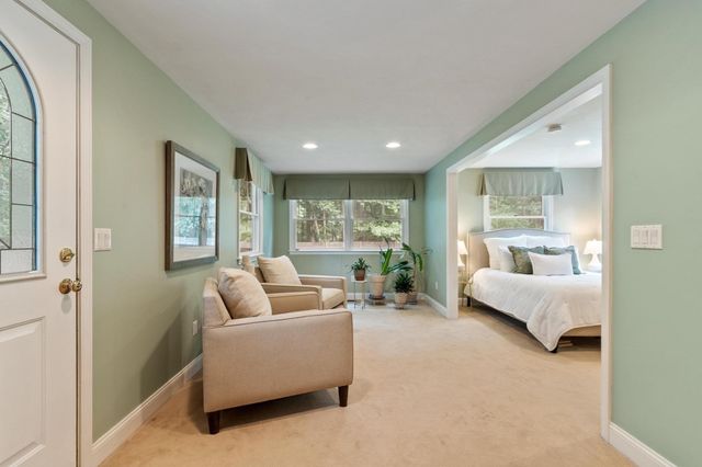 160 Groton Rd, Westford, MA 01886