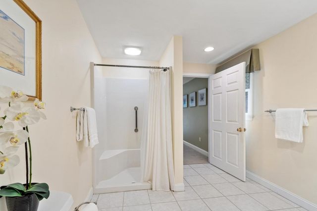 160 Groton Rd, Westford, MA 01886