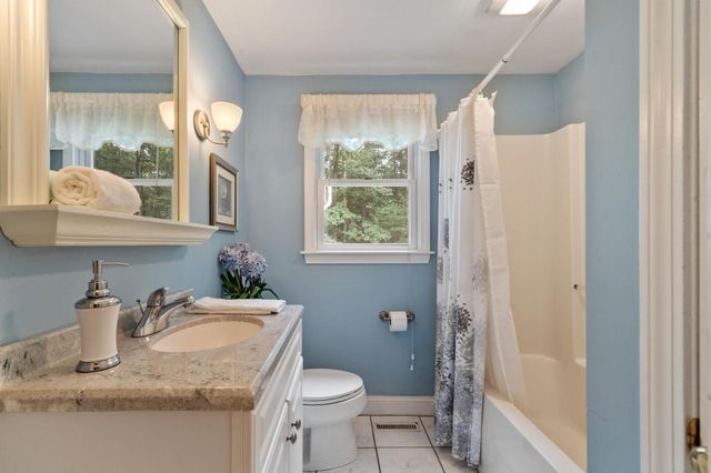 160 Groton Rd, Westford, MA 01886