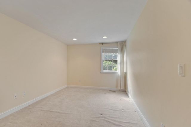 160 Groton Rd, Westford, MA 01886