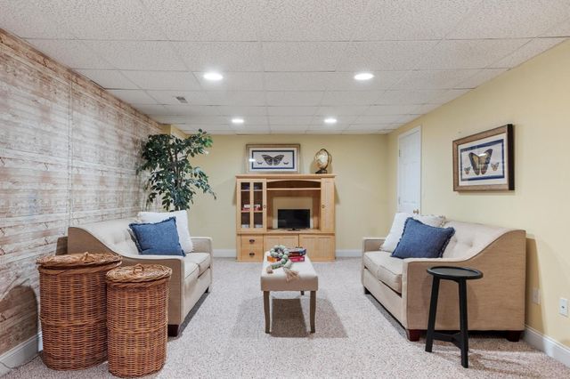 160 Groton Rd, Westford, MA 01886