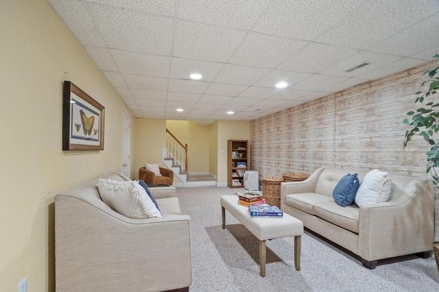 160 Groton Rd, Westford, MA 01886