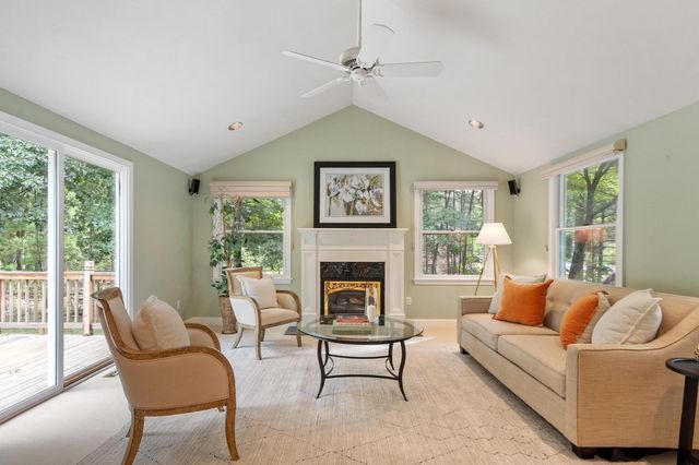 160 Groton Rd, Westford, MA 01886