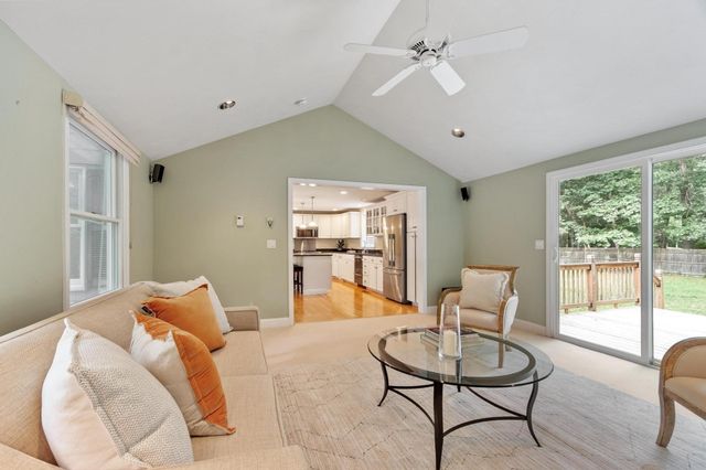 160 Groton Rd, Westford, MA 01886