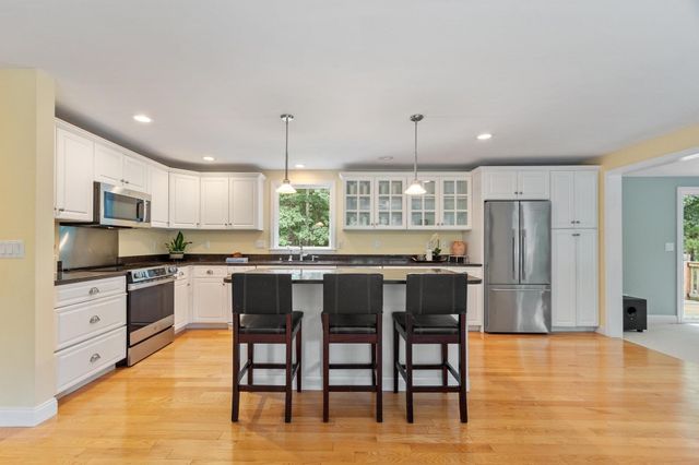 160 Groton Rd, Westford, MA 01886
