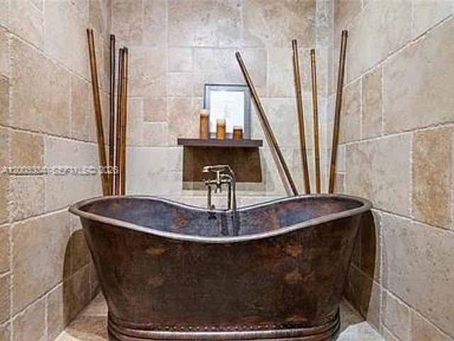 8978 NW 152nd Ln, Miami Lakes, FL 33018