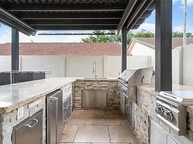 8978 NW 152nd Ln, Miami Lakes, FL 33018