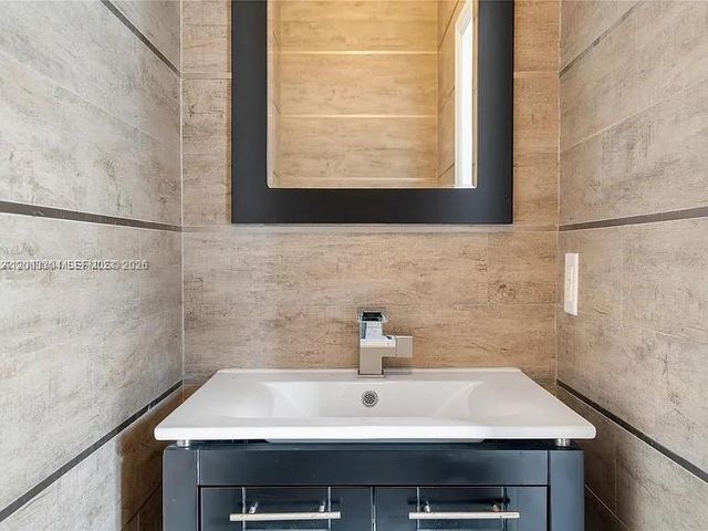 8978 NW 152nd Ln, Miami Lakes, FL 33018