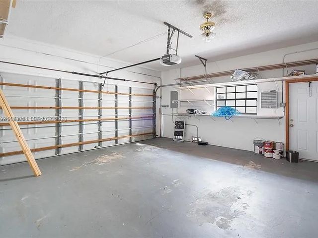 8978 NW 152nd Ln, Miami Lakes, FL 33018