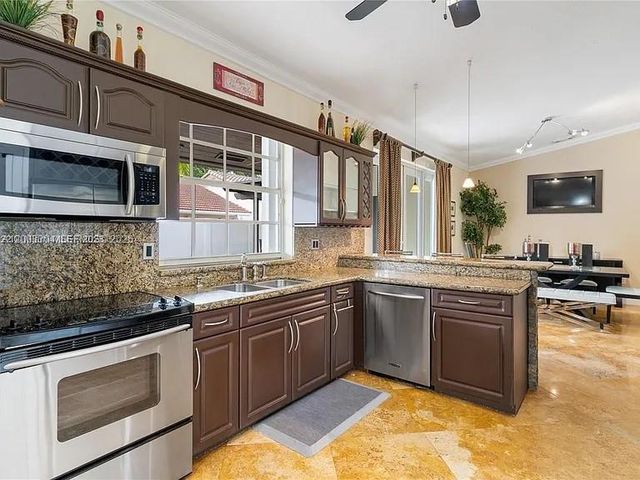 8978 NW 152nd Ln, Miami Lakes, FL 33018