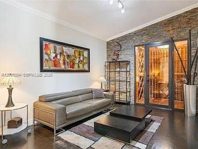 8978 NW 152nd Ln, Miami Lakes, FL 33018