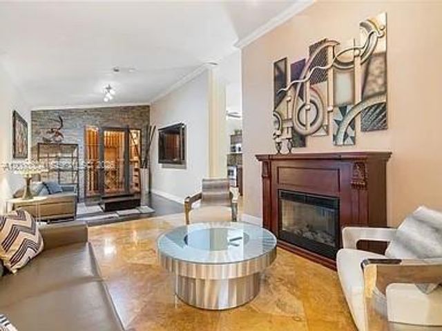 8978 NW 152nd Ln, Miami Lakes, FL 33018