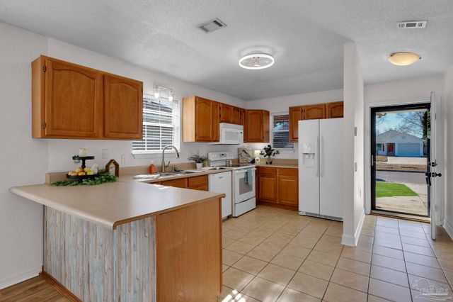 4031 Glenway Dr, Pensacola, FL 32526