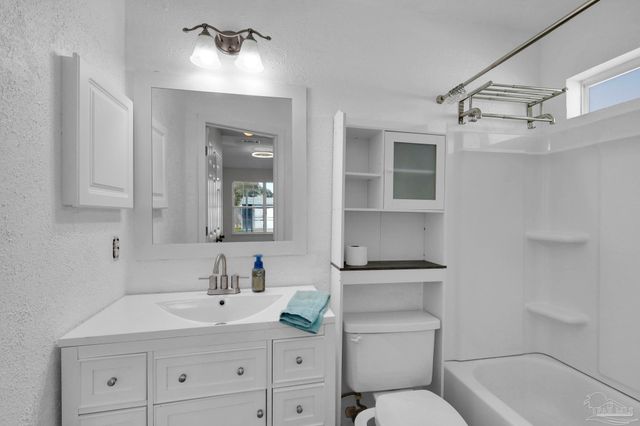 4031 Glenway Dr, Pensacola, FL 32526